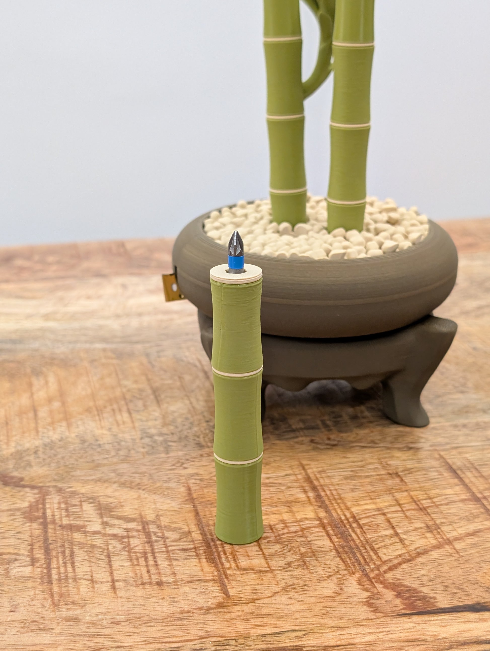 Bamboo Multifunzionale: cacciavite, porta punte e metro nascosto