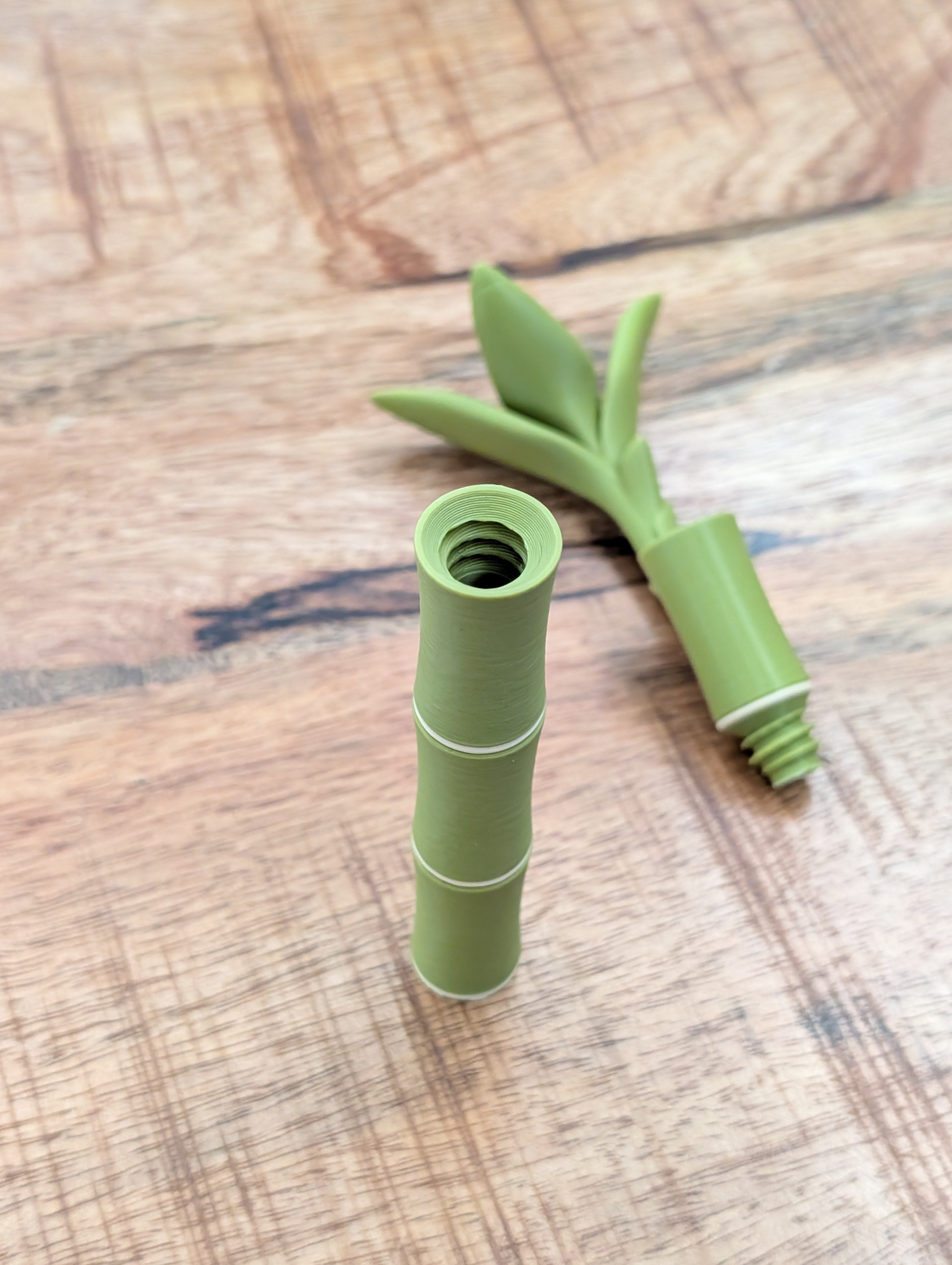 Bamboo Multifunzionale: cacciavite, porta punte e metro nascosto