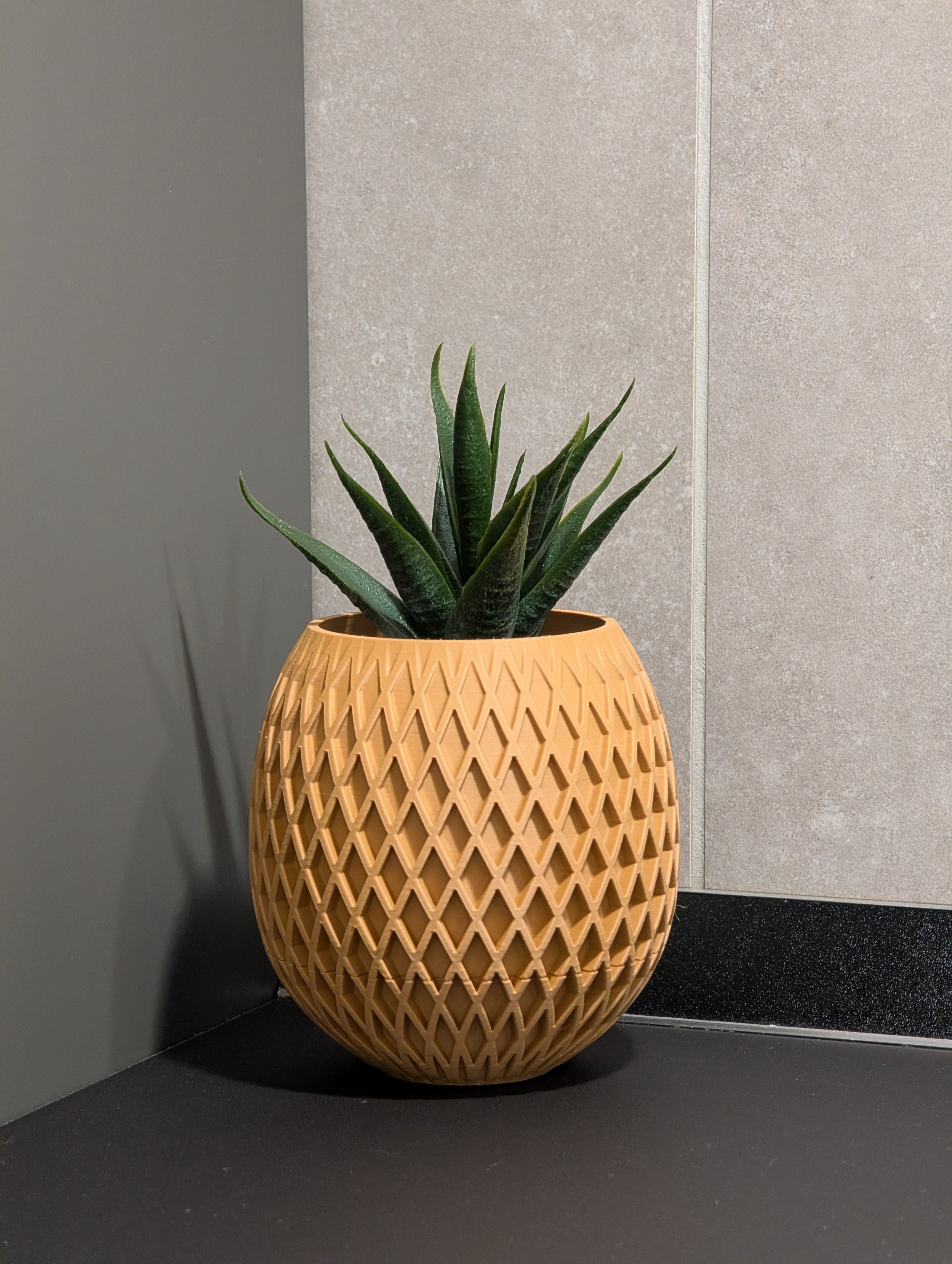 pineapple succulent pot Aloha – Pineapple Planter with Gradual Watering and Screw-On Cap – 3D Heart Design