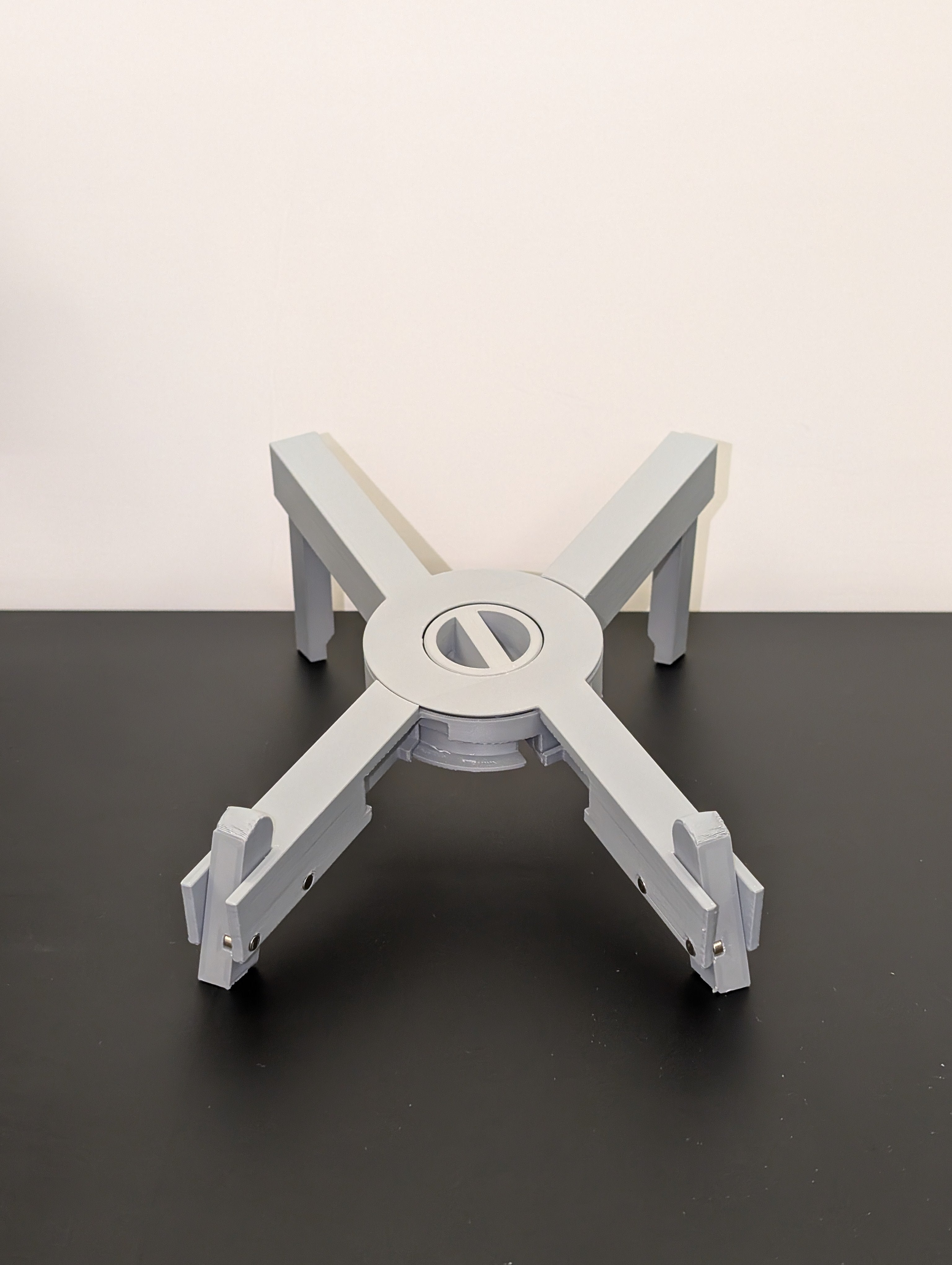 FlatStand, supporto laptop pieghevole con avvolgicavo integrato