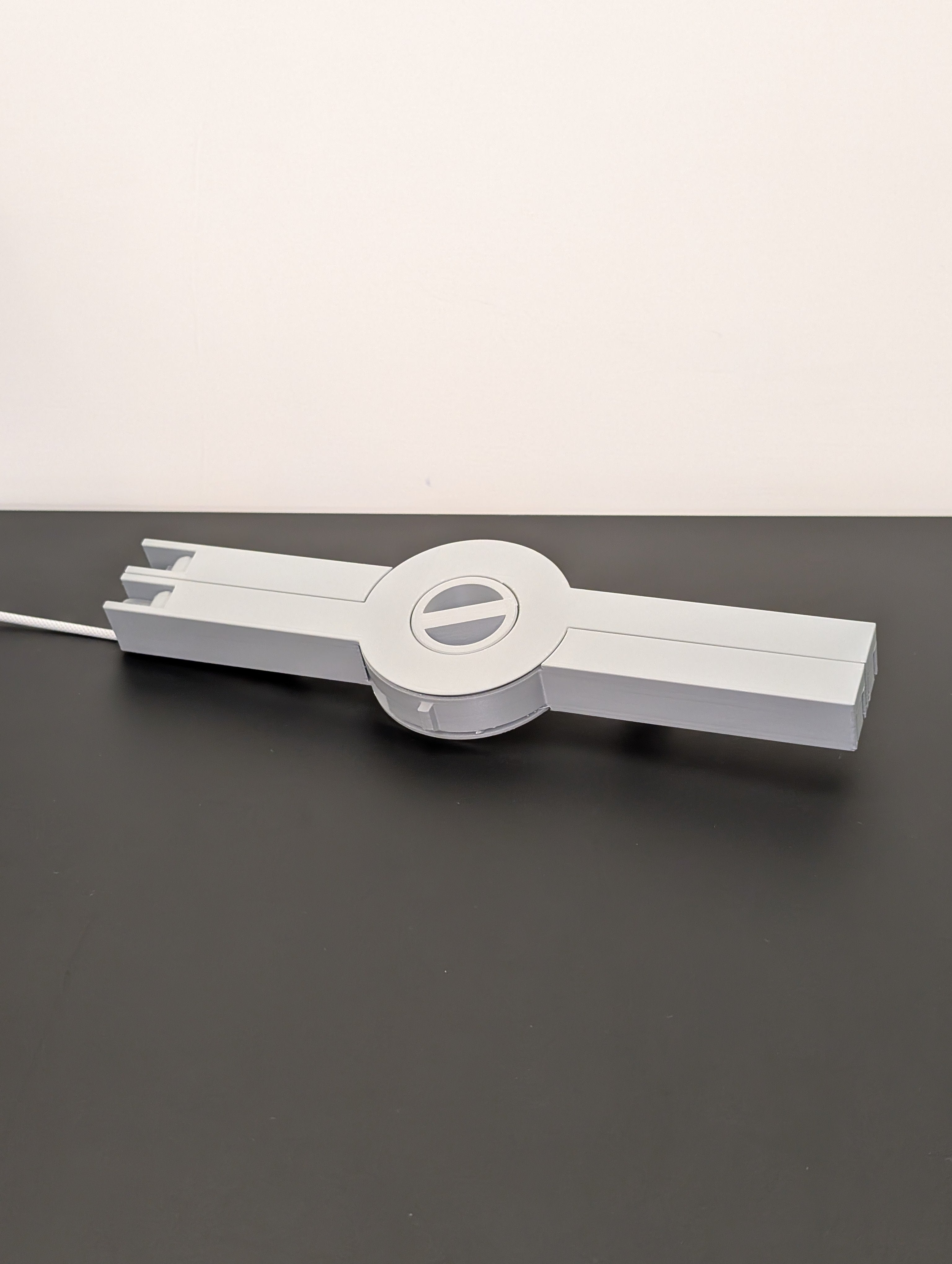 FlatStand, supporto laptop pieghevole con avvolgicavo integrato