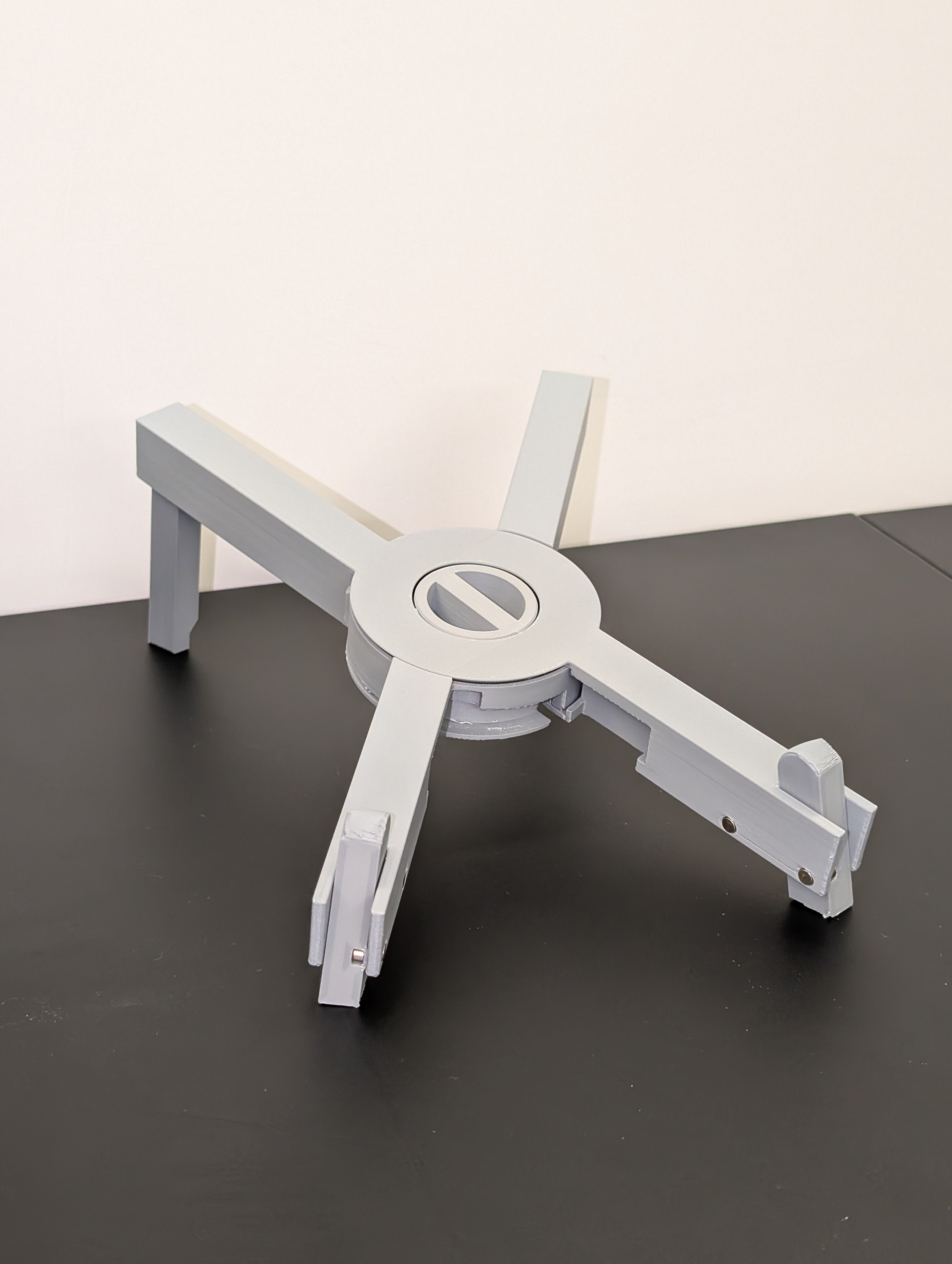 FlatStand, supporto laptop pieghevole con avvolgicavo integrato