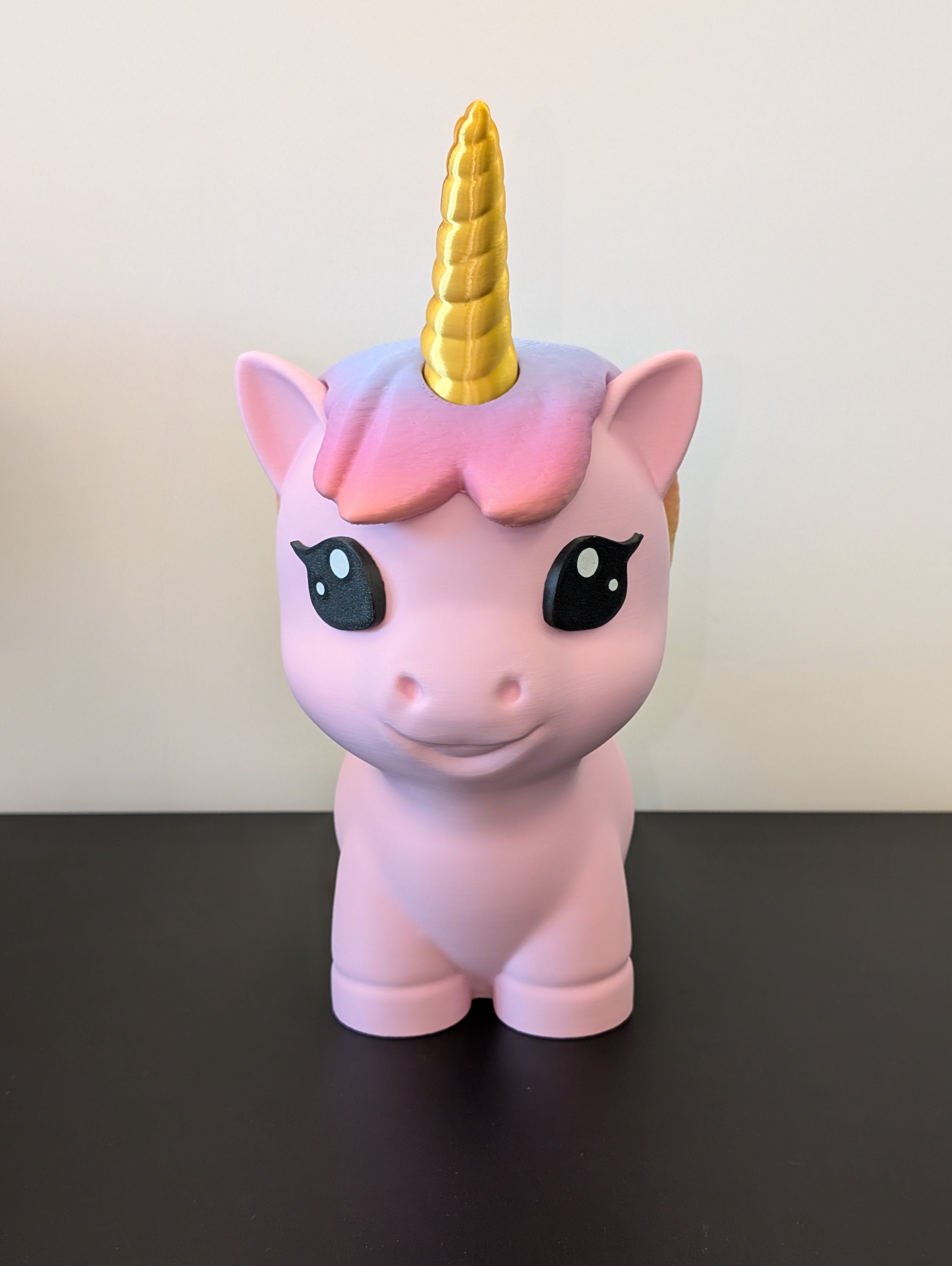 Nixie, l’unicorno arcobaleno che custodisce i tuoi risparmi